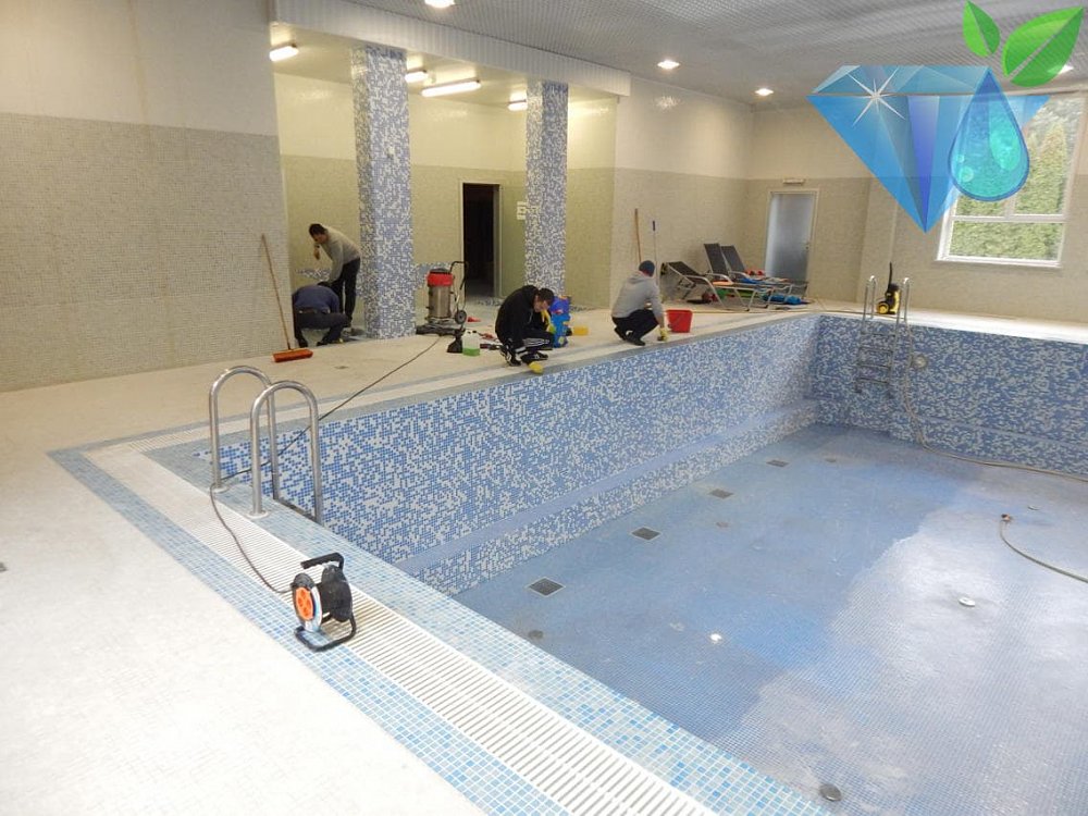 Мытьё бассейна в административном здании на Рублёвке